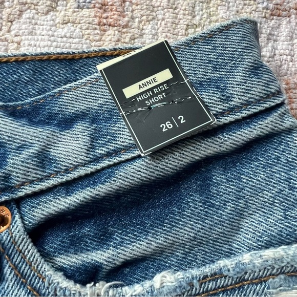 Abercrombie & Fitch Women's Distressed High Rise Jean Shorts New 26-2 - Picture 3 of 4